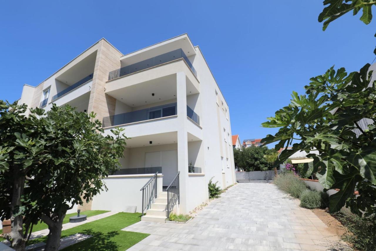 Smil'E Apartments Vodice Bagian luar foto