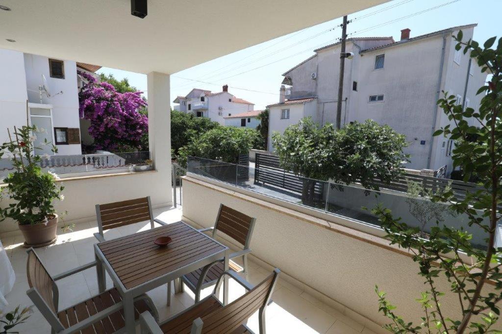 Smil'E Apartments Vodice Bagian luar foto