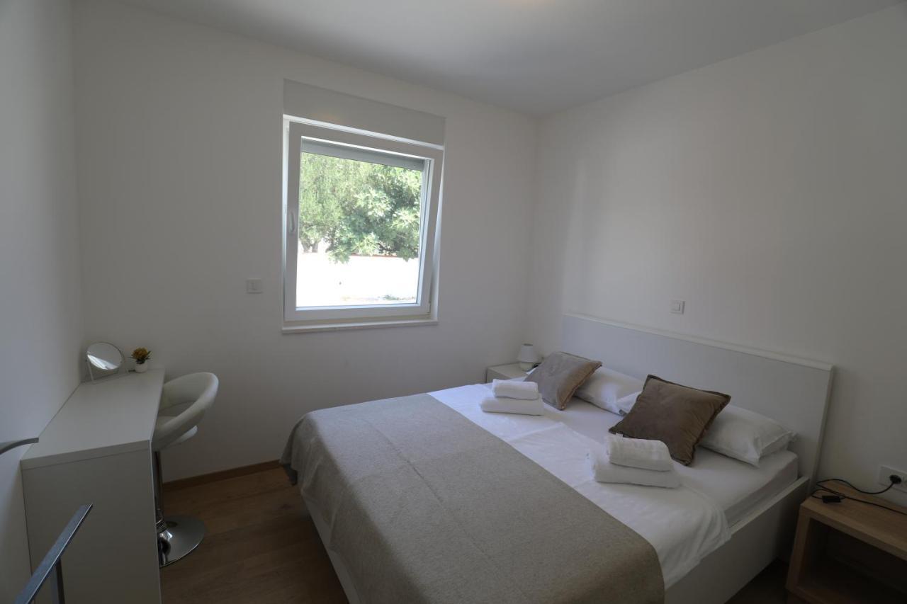 Smil'E Apartments Vodice Bagian luar foto