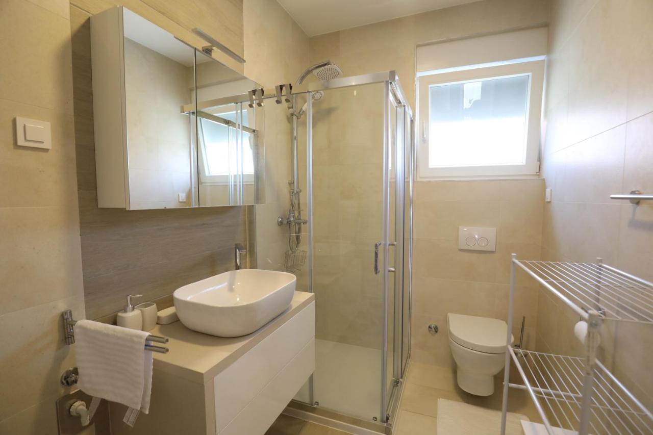 Smil'E Apartments Vodice Bagian luar foto