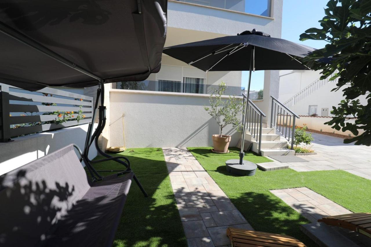 Smil'E Apartments Vodice Bagian luar foto